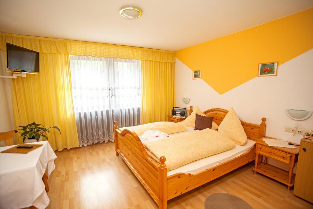 Auerhahn Bed And Breakfast - Black Forest - Waldhotel Eisenbach  Quarto foto