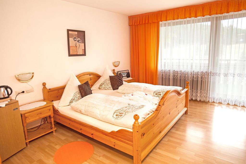 Auerhahn Bed And Breakfast - Black Forest - Waldhotel Eisenbach  Quarto foto